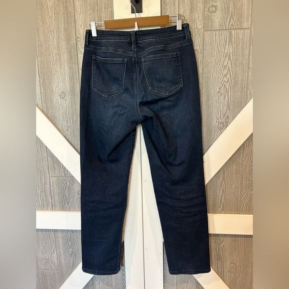 B8.7 NYDJ Relaxed Slender Jeans Dark Wash like new (2) - Picture 4 of 4